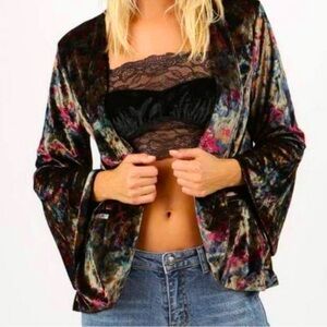 POL green floral velvet blazer. NWT. Size M.